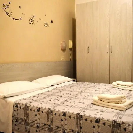 In Guest - New Cirene Double For Only One Person With Breakfast Gæstehus Rimini