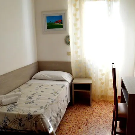 In Guest - New Cirene Double For Only One Person With Breakfast Penzion *